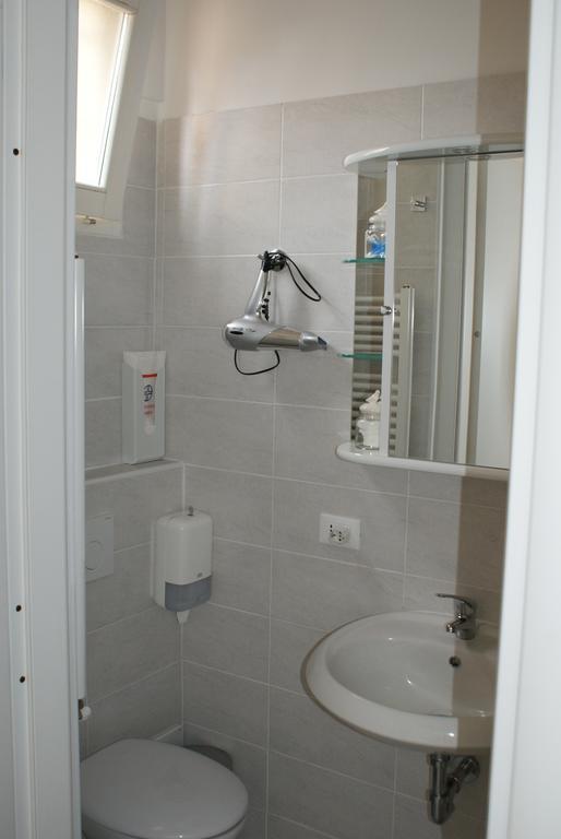 4-Tourist House Bologna-Studio - Self Check-In Exteriör bild
